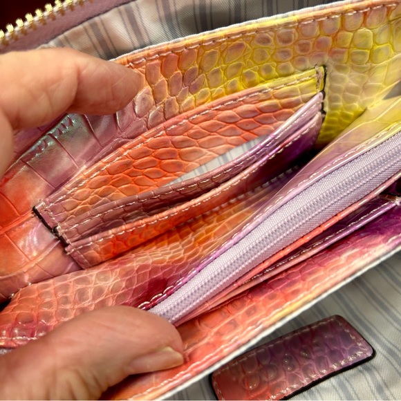 💐5/$25 Jen & Co Tie Dye Faux Alligator Crossbody Bag Wristlet NWT Rainbow Colors - Picture 7 of 14